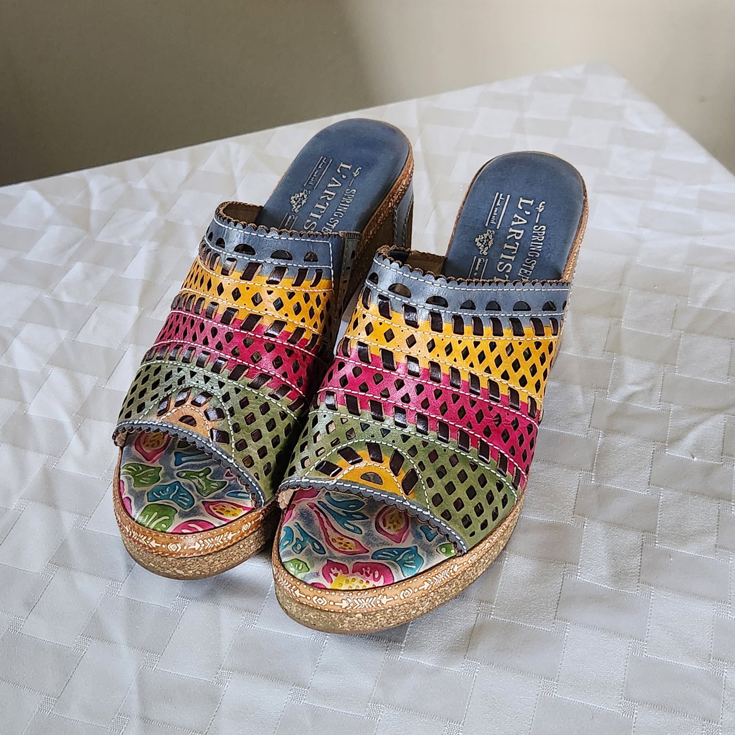 L'Artiste Hand-Painted Cut Leather Platform Comfort Shoes Size 6.5