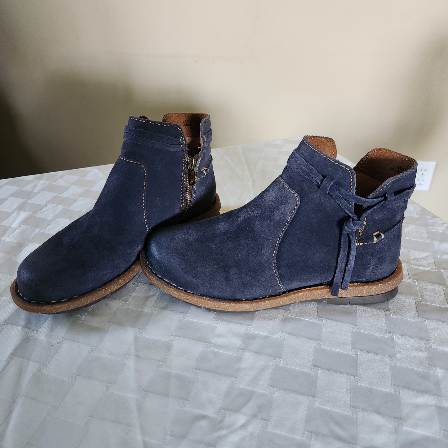 Born Navy Blue Suede Ankle Bootie Comfort Shoes Size 6.5