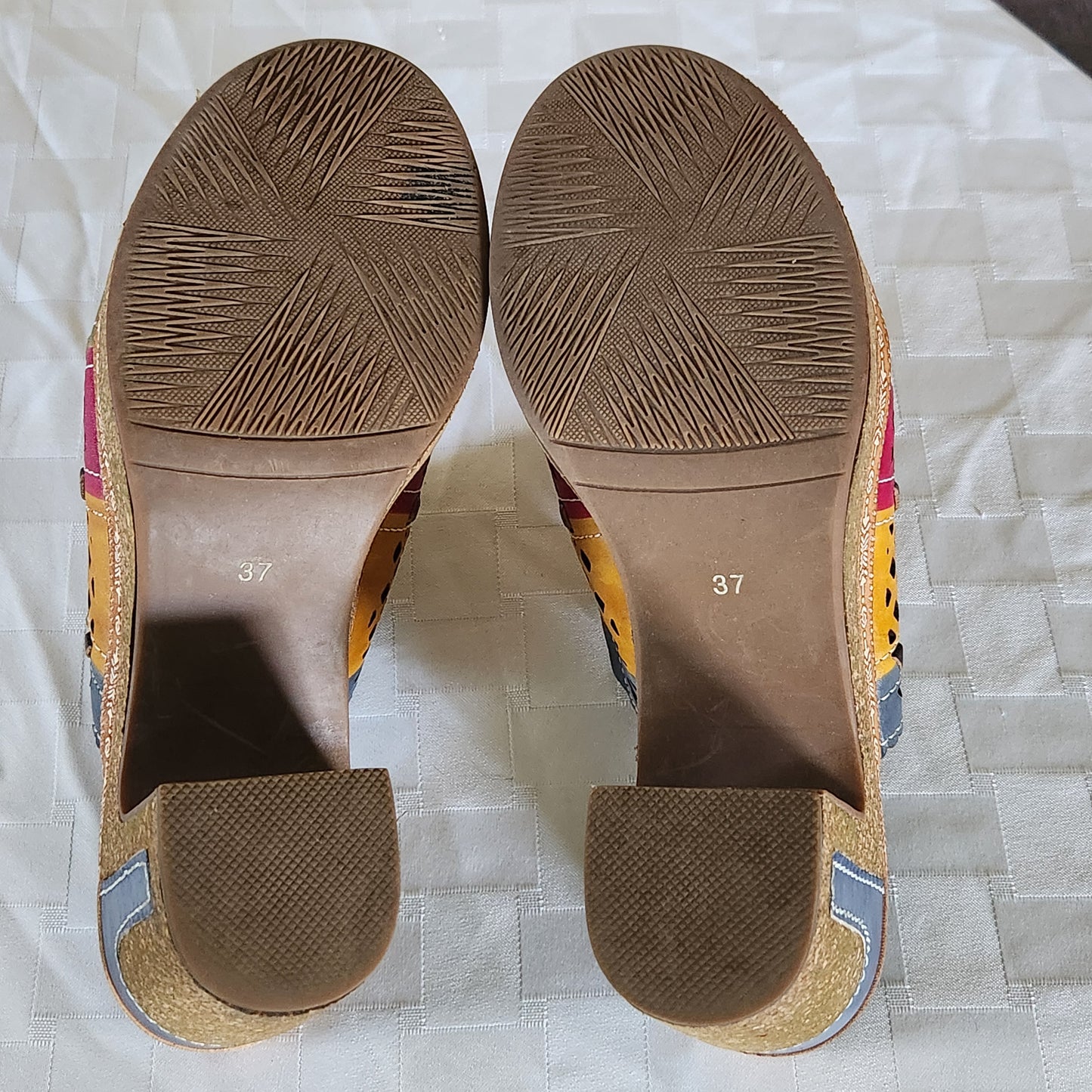L'Artiste Hand-Painted Cut Leather Platform Comfort Shoes Size 6.5
