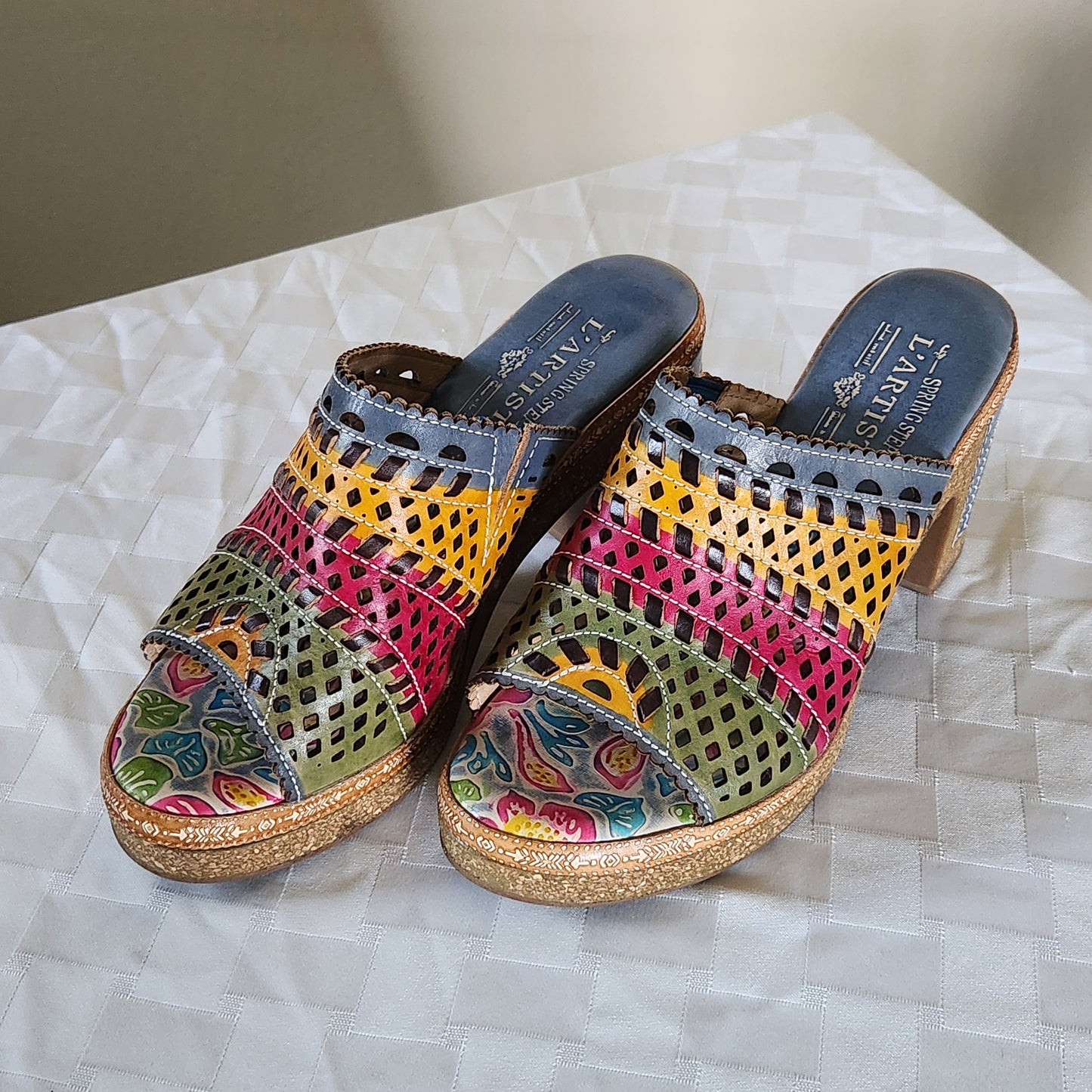 L'Artiste Hand-Painted Cut Leather Platform Comfort Shoes Size 6.5