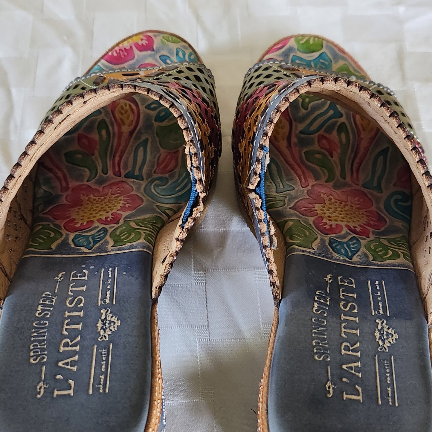 L'Artiste Hand-Painted Cut Leather Platform Comfort Shoes Size 6.5