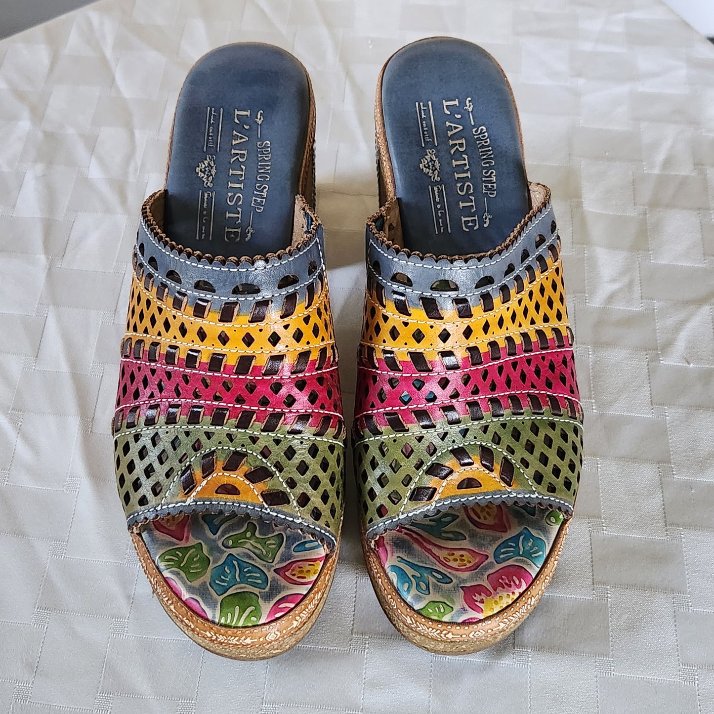 L'Artiste Hand-Painted Cut Leather Platform Comfort Shoes Size 6.5