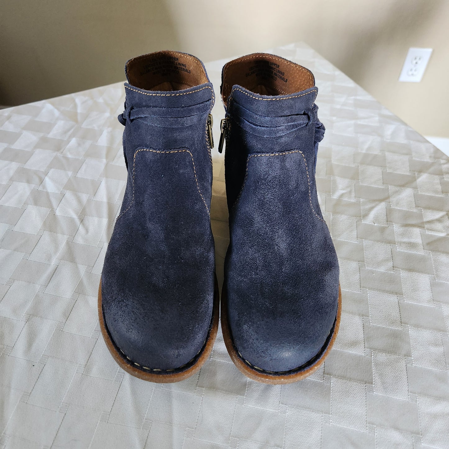 Born Navy Blue Suede Ankle Bootie Comfort Shoes Size 6.5