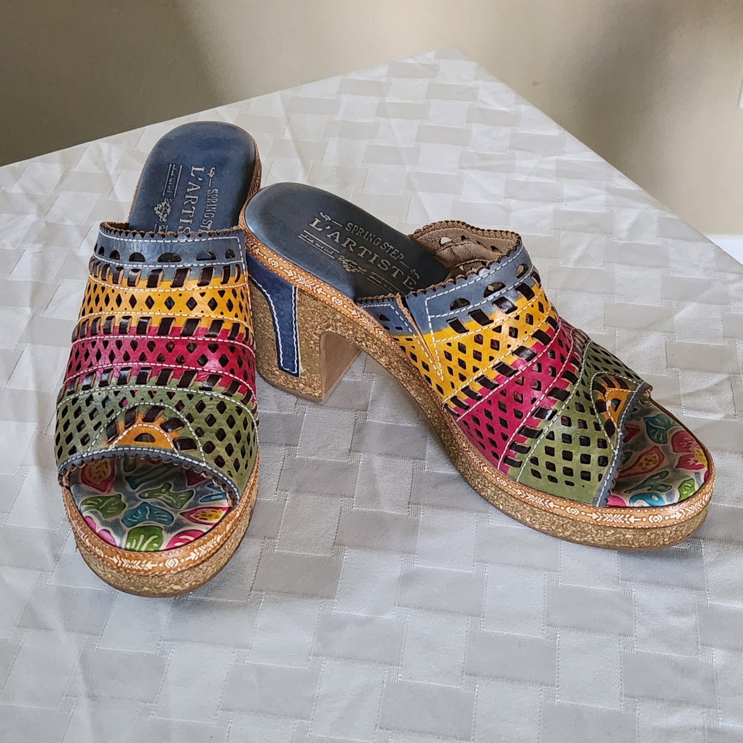 L'Artiste Hand-Painted Cut Leather Platform Comfort Shoes Size 6.5