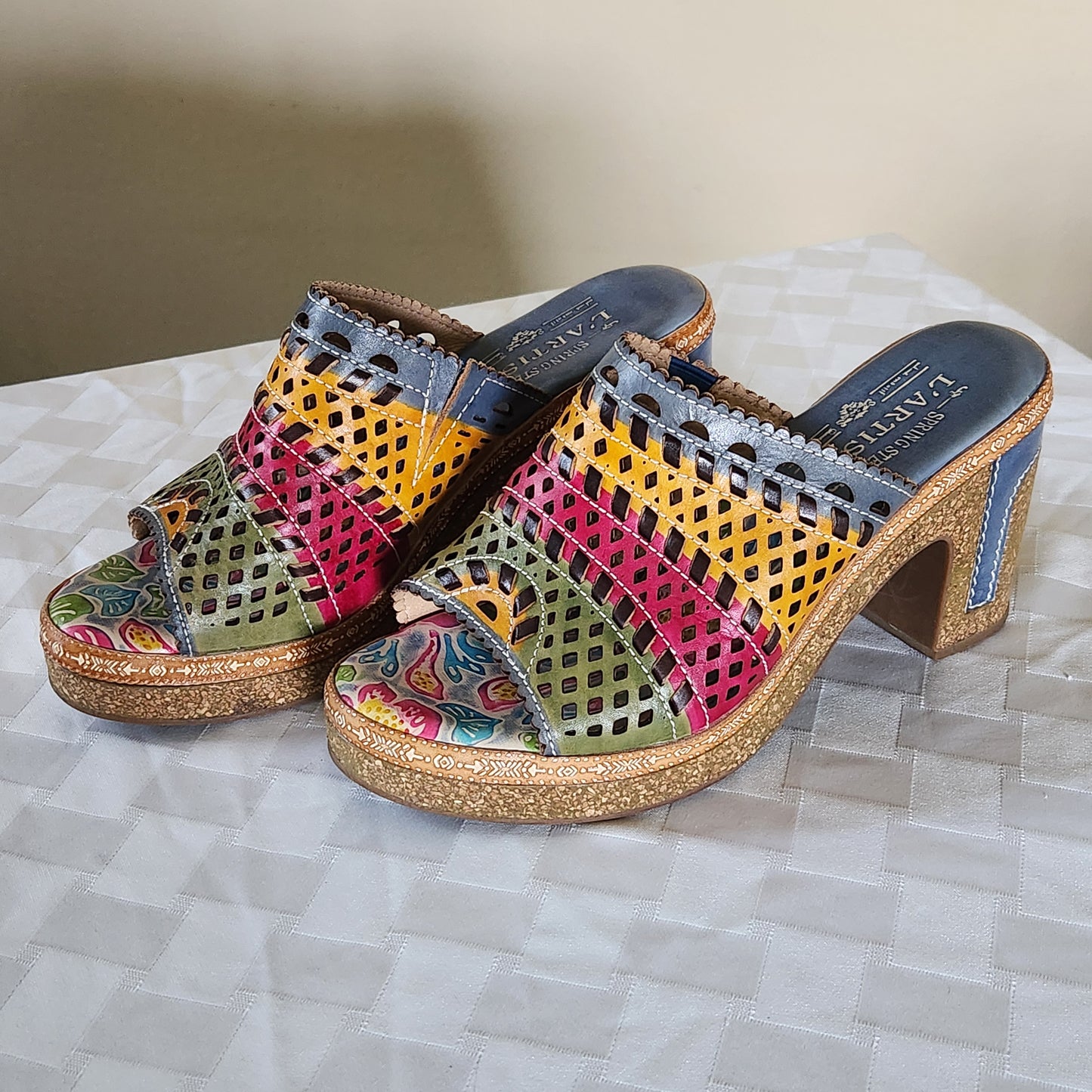 L'Artiste Hand-Painted Cut Leather Platform Comfort Shoes Size 6.5