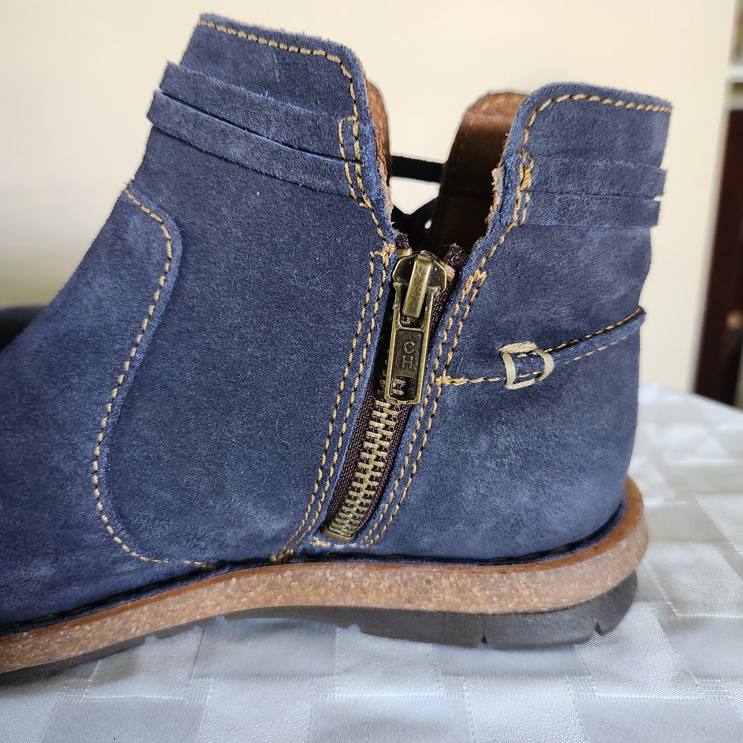 Born Navy Blue Suede Ankle Bootie Comfort Shoes Size 6.5